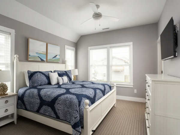 Corolla 8 Bedroom Vacation Home Steps from the Beach