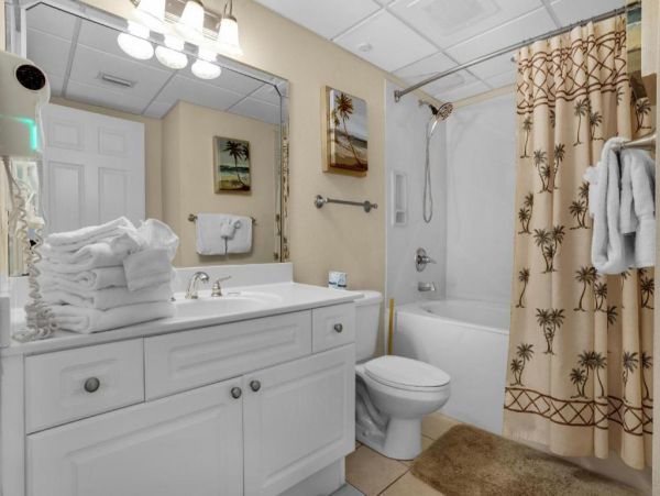 On Beach Vacation Condo Two Bedroom in Panama City