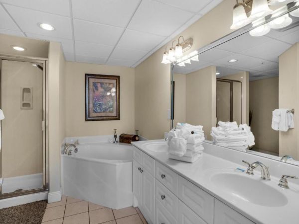 On Beach Vacation Condo Two Bedroom in Panama City