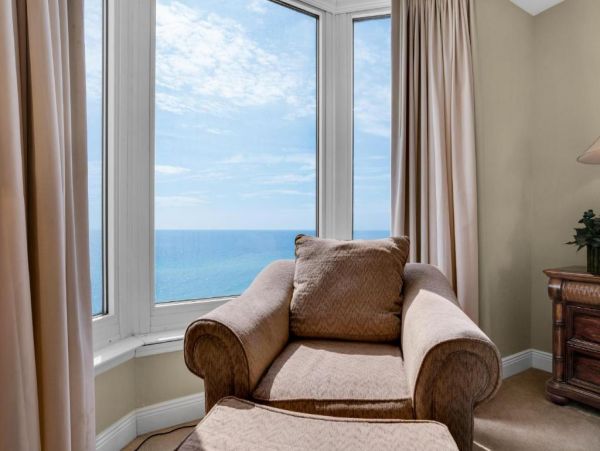 On Beach Vacation Condo Two Bedroom in Panama City