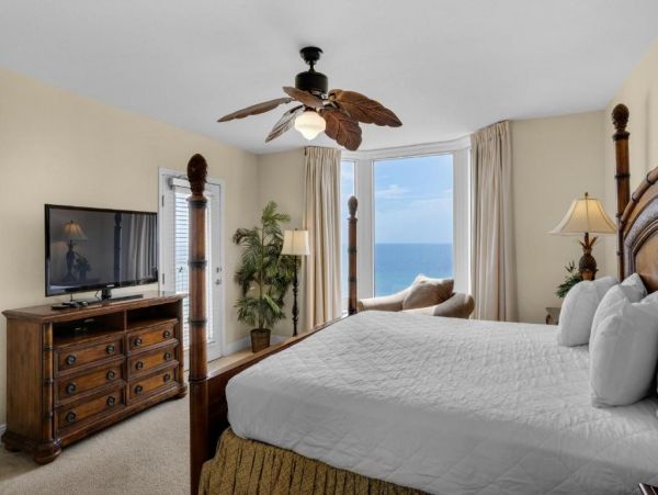 On Beach Vacation Condo Two Bedroom in Panama City