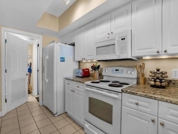 On Beach Vacation Condo Two Bedroom in Panama City