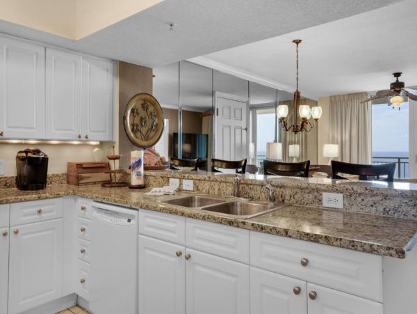On Beach Vacation Condo Two Bedroom in Panama City