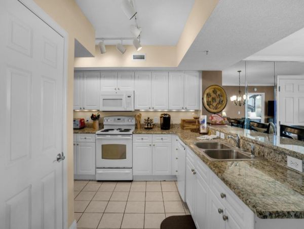 On Beach Vacation Condo Two Bedroom in Panama City