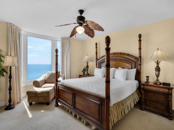 On Beach Vacation Condo Two Bedroom in Panama City