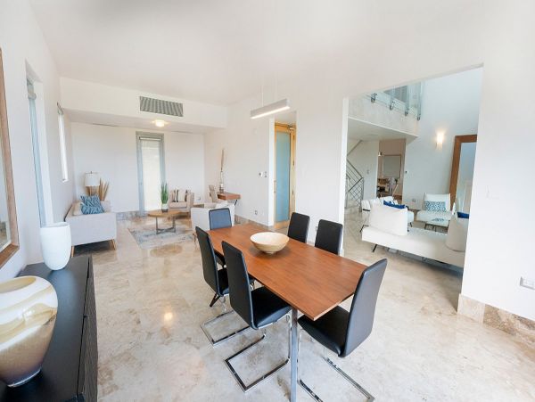 Luxury Five Bedroom Villa with Ocean Views