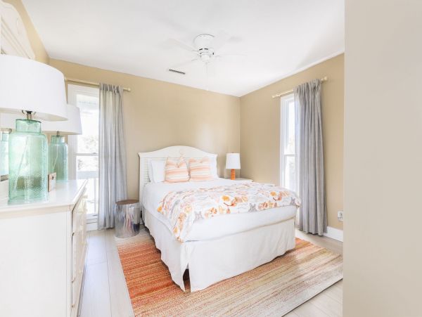 Folly Beach Classic Beach House Right on the Beach Sleeps 14 Guests