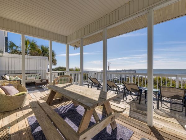Folly Beach Classic Beach House Right on the Beach Sleeps 14 Guests