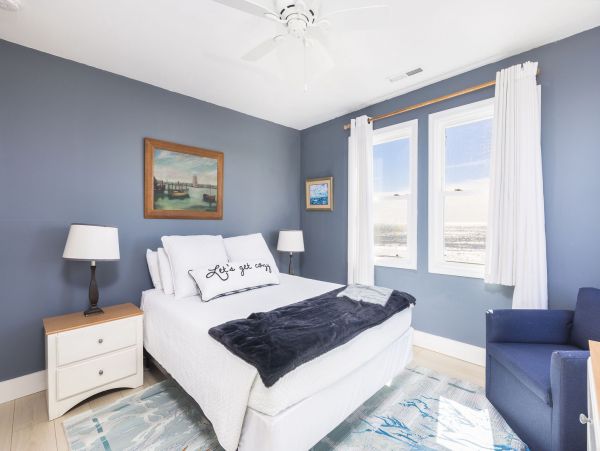 Folly Beach Classic Beach House Right on the Beach Sleeps 14 Guests