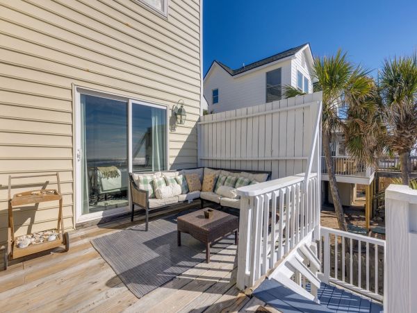 Folly Beach Classic Beach House Right on the Beach Sleeps 14 Guests