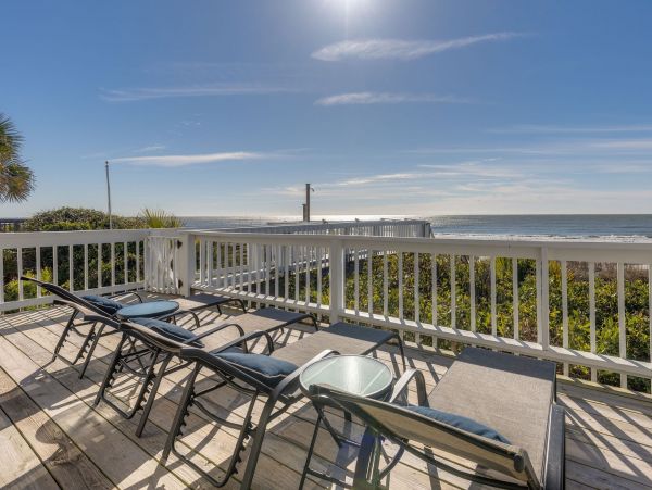 Folly Beach Classic Beach House Right on the Beach Sleeps 14 Guests
