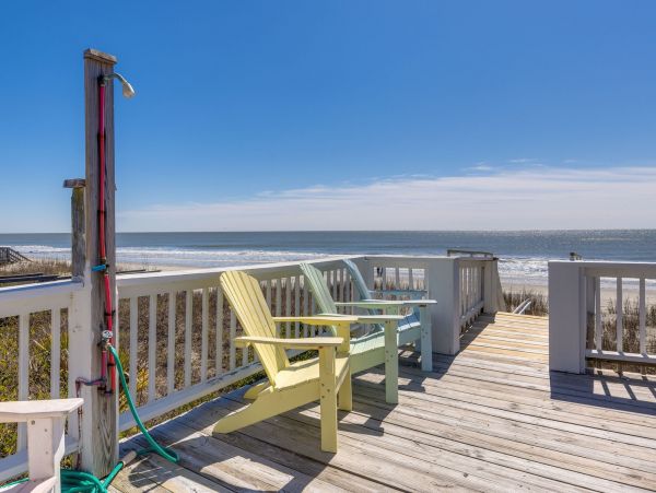 Folly Beach Classic Beach House Right on the Beach Sleeps 14 Guests