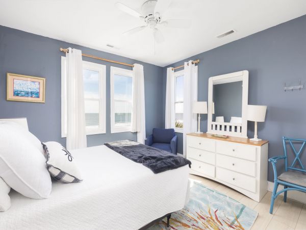 Folly Beach Classic Beach House Right on the Beach Sleeps 14 Guests