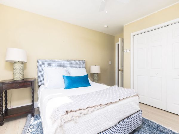 Folly Beach Classic Beach House Right on the Beach Sleeps 14 Guests