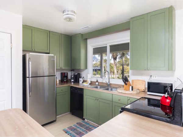 Folly Beach Classic Beach House Right on the Beach Sleeps 14 Guests