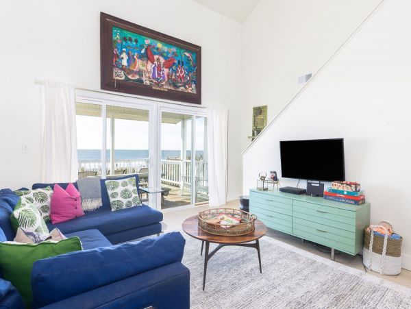 Folly Beach Classic Beach House Right on the Beach Sleeps 14 Guests