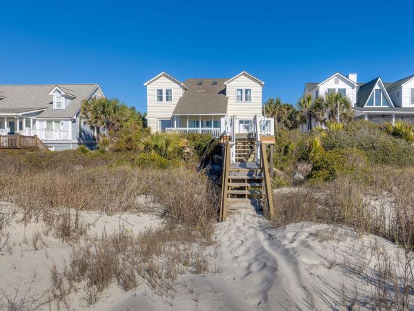 Folly Beach Classic Beach House Right on the Beach Sleeps 14 Guests