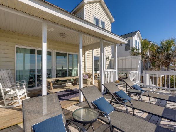 Folly Beach Classic Beach House Right on the Beach Sleeps 14 Guests