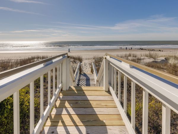 Folly Beach Classic Beach House Right on the Beach Sleeps 14 Guests