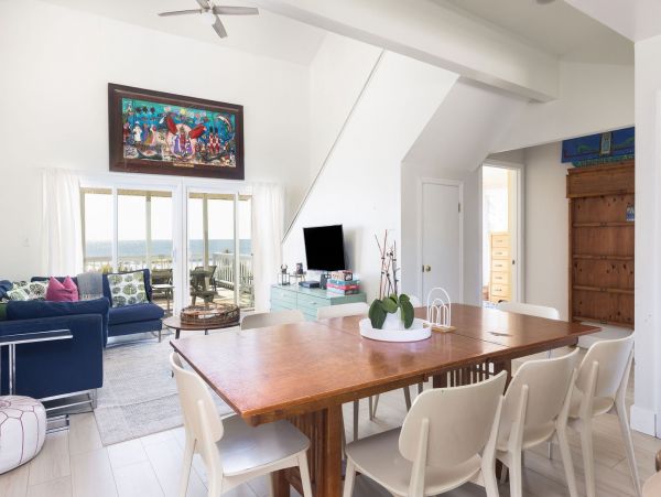 Folly Beach Classic Beach House Right on the Beach Sleeps 14 Guests