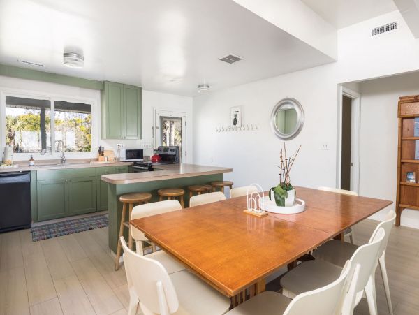 Folly Beach Classic Beach House Right on the Beach Sleeps 14 Guests