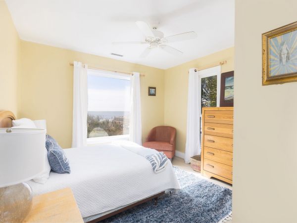 Folly Beach Classic Beach House Right on the Beach Sleeps 14 Guests
