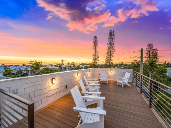 Holmes Beach Stunning Four Bedroom Vacation Home