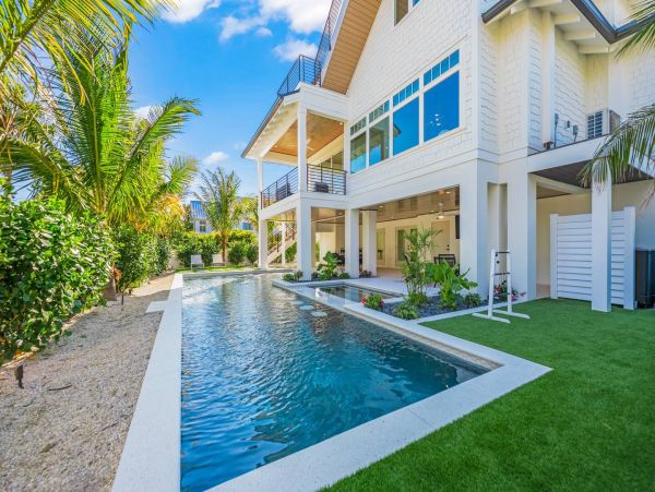 Holmes Beach Stunning Four Bedroom Vacation Home