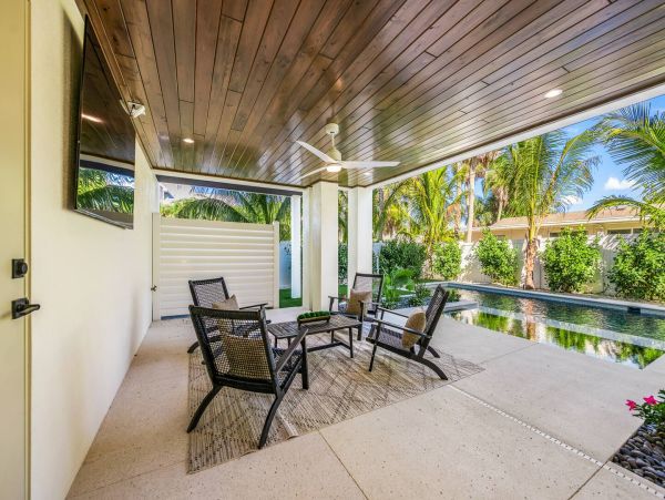 Holmes Beach Stunning Four Bedroom Vacation Home
