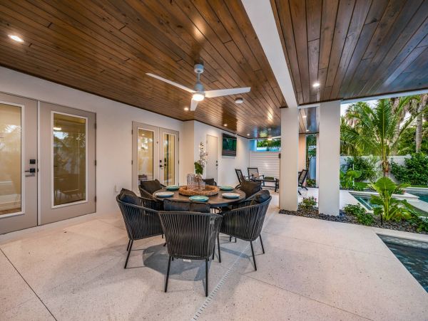 Holmes Beach Stunning Four Bedroom Vacation Home