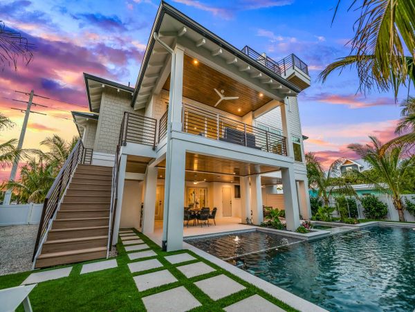 Holmes Beach Stunning Four Bedroom Vacation Home
