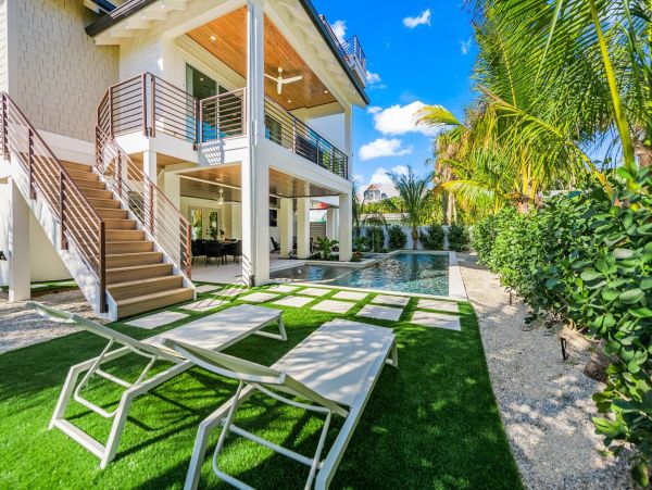 Holmes Beach Stunning Four Bedroom Vacation Home