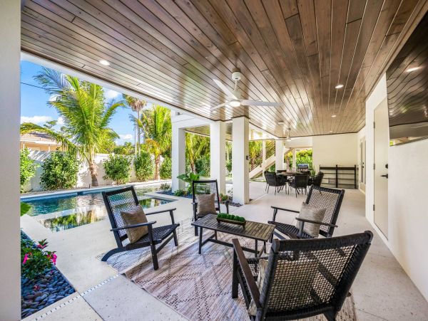 Holmes Beach Stunning Four Bedroom Vacation Home