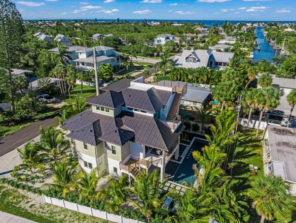 Holmes Beach Stunning Four Bedroom Vacation Home