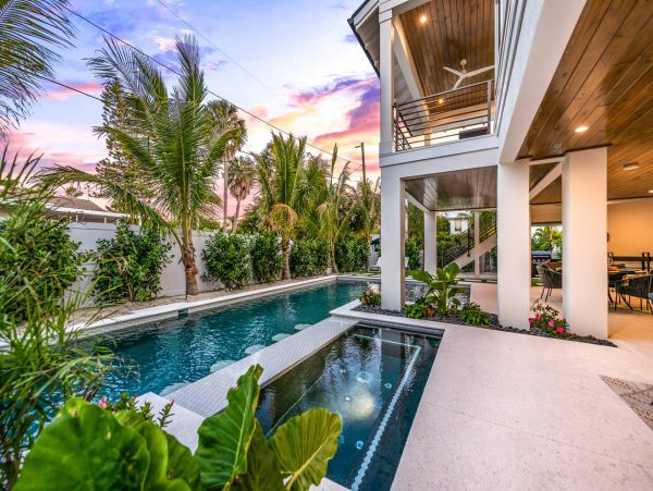 Holmes Beach Stunning Four Bedroom Vacation Home