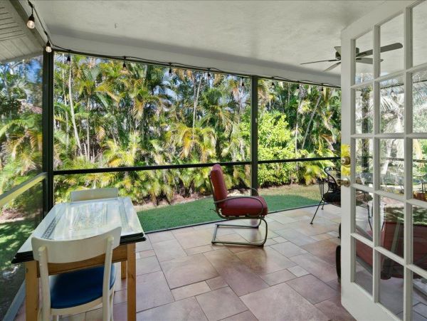 Bright & Cheerful Florida Style Ranch Home in Marco Island