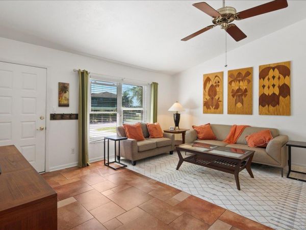 Bright & Cheerful Florida Style Ranch Home in Marco Island