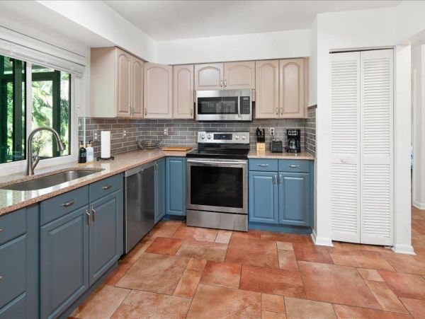 Bright & Cheerful Florida Style Ranch Home in Marco Island