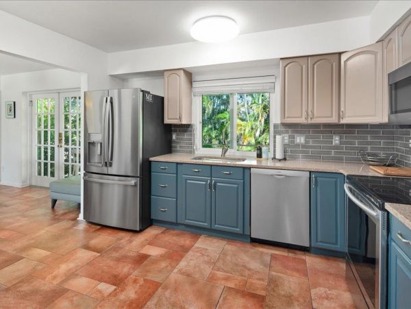 Bright & Cheerful Florida Style Ranch Home in Marco Island