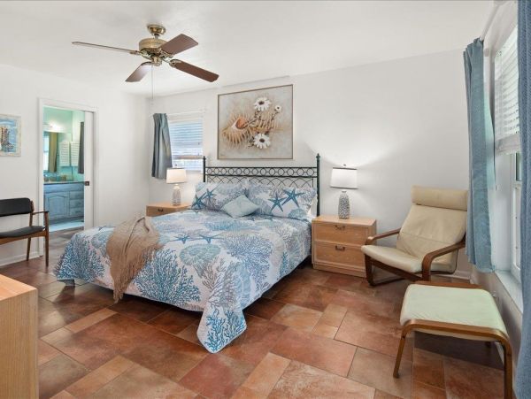 Bright & Cheerful Florida Style Ranch Home in Marco Island