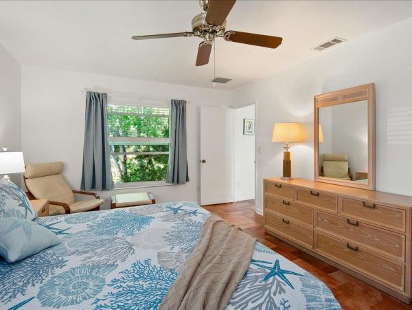 Bright & Cheerful Florida Style Ranch Home in Marco Island
