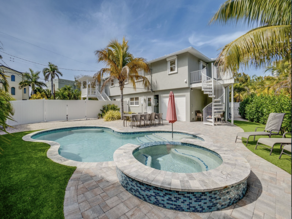 Stunning Vacation Villa 40 Steps from the Beach in Anna Maria Island