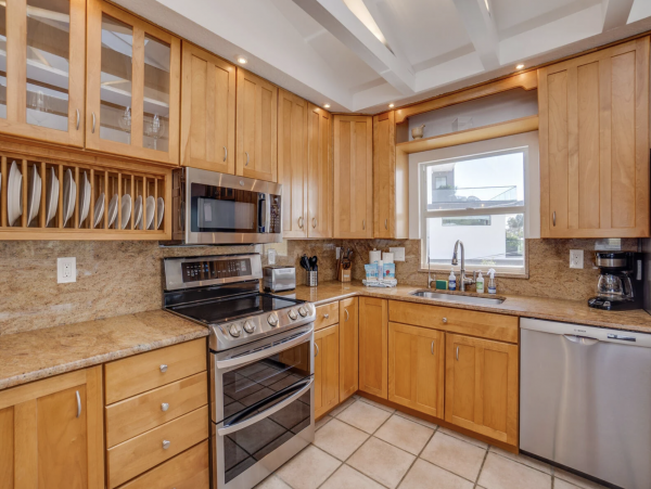 Stunning Vacation Villa 40 Steps from the Beach in Anna Maria Island