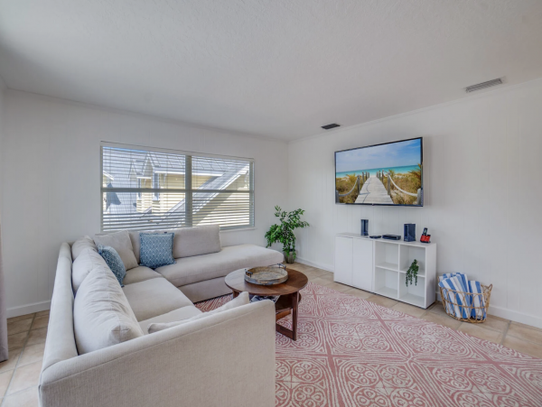 Stunning Vacation Villa 40 Steps from the Beach in Anna Maria Island
