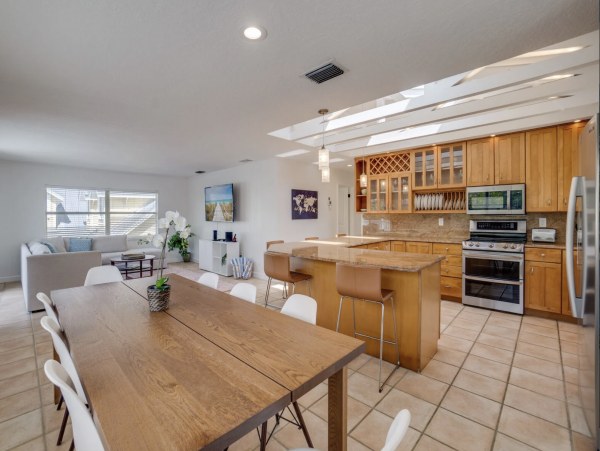Stunning Vacation Villa 40 Steps from the Beach in Anna Maria Island