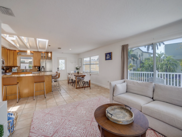 Stunning Vacation Villa 40 Steps from the Beach in Anna Maria Island