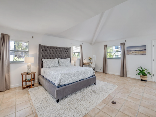 Stunning Vacation Villa 40 Steps from the Beach in Anna Maria Island