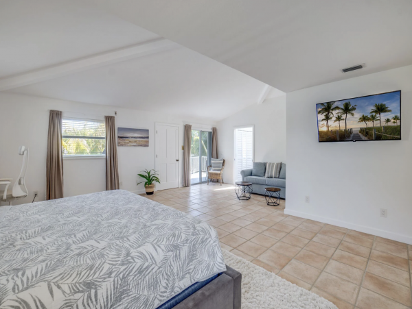 Stunning Vacation Villa 40 Steps from the Beach in Anna Maria Island