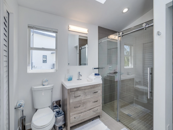 Stunning Vacation Villa 40 Steps from the Beach in Anna Maria Island