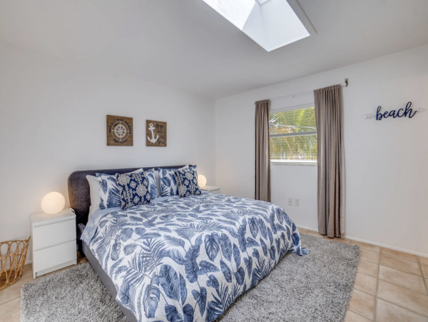 Stunning Vacation Villa 40 Steps from the Beach in Anna Maria Island
